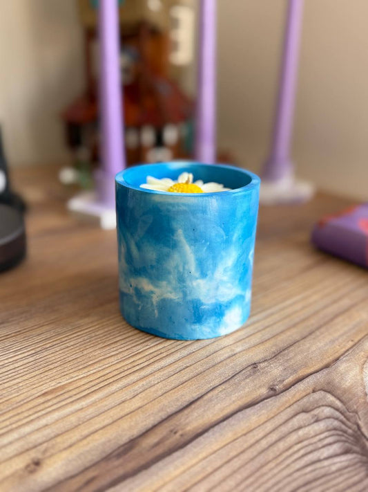 Květ v modrém s vůní letní louky